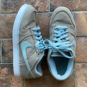 Nike 6.0 Dunk Low SE Sneaker.